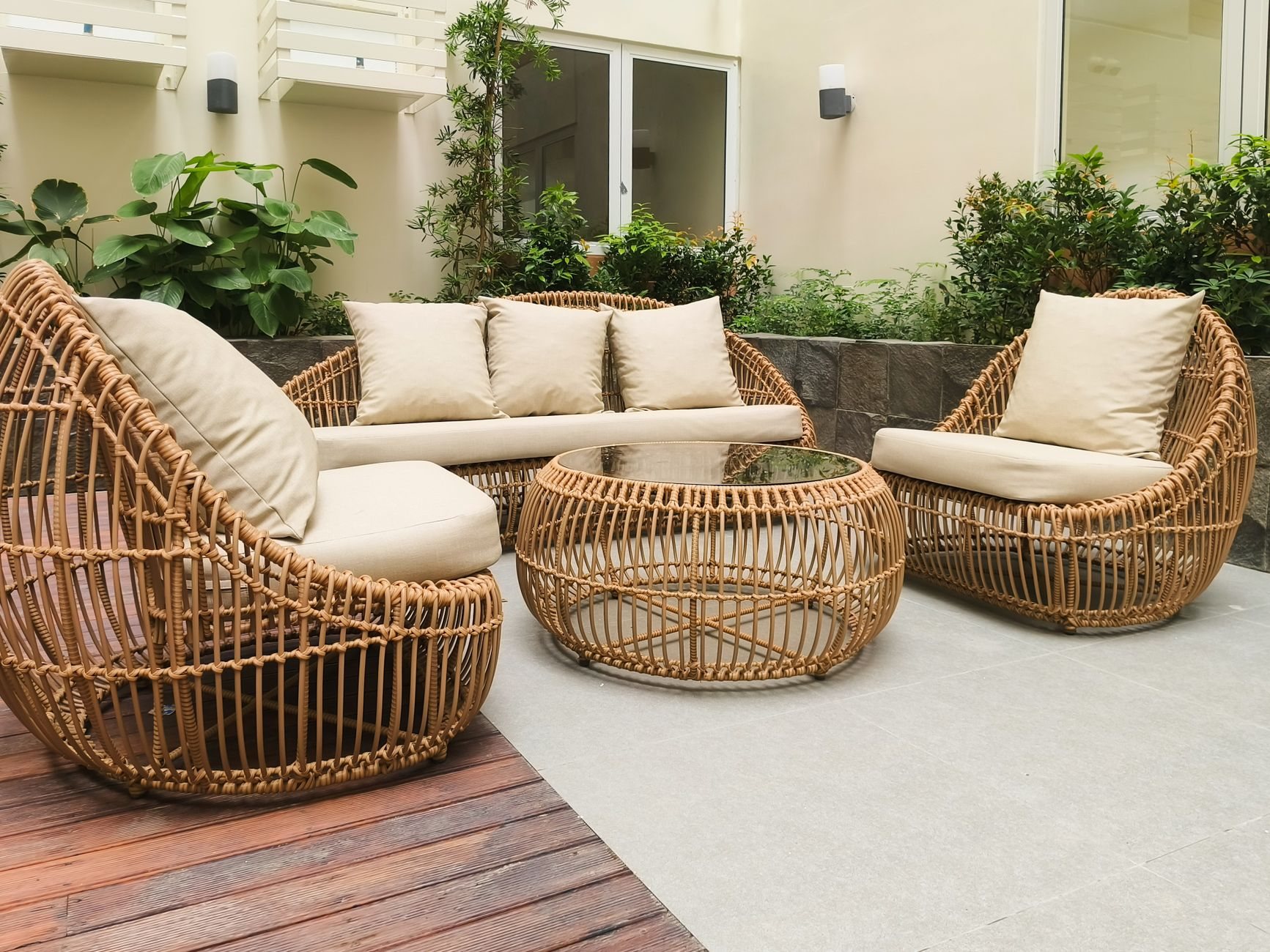 Outdoor-Küche planen: Ausstattung, Tipps & Sommerdrinks